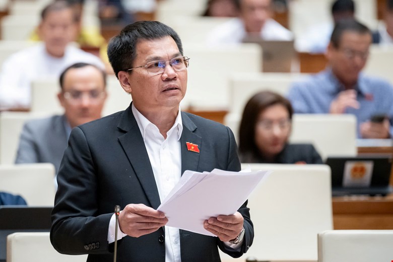 Delegate Duong Khac Mai (Dak Nong Delegation) said that in many cases, if there is only a small conflict, or if there is dissatisfaction, young people can resolve it with weapons. Photo: National Assembly