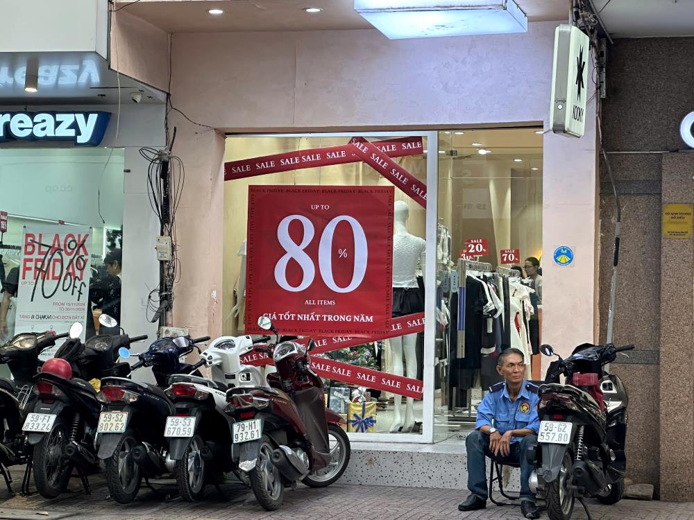 Many people rushed to shop before Black Friday, some places had sales of up to 80%.