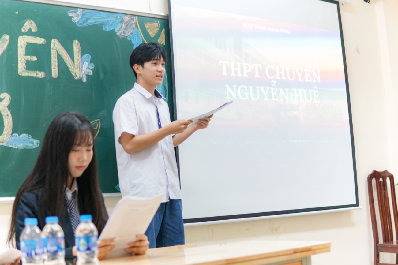 Huong dan thi sinh. Anh Yen Nhi
