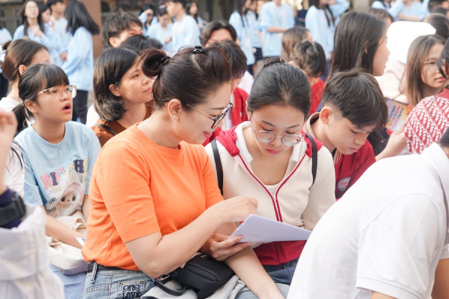 Su kien nhan duoc su quan tam cua thay, co hoc sinh va ca cac phu huynh. Anh Yen Nhi
