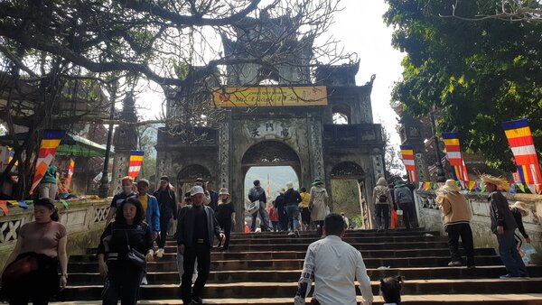 The cable car route connecting Huong Pagoda relic with Tien Pagoda has a total investment of more than 1,700 billion. Photo: LDO