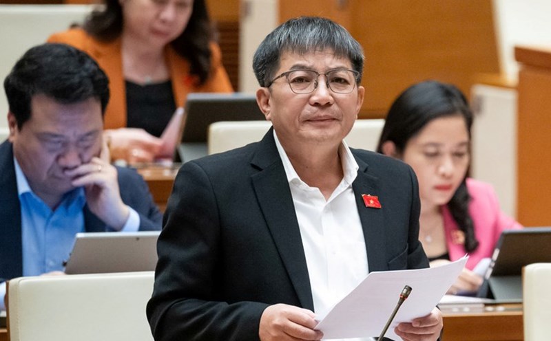 Delegate Pham Dinh Thanh (Kon Tum Delegation) agreed to soon issue regulations on the mechanism to protect the people's police force. Photo: National Assembly