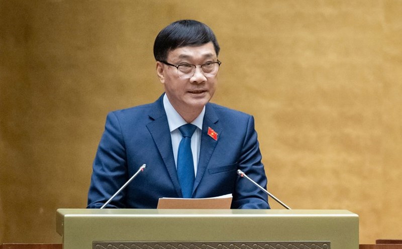 Chairman of the Economic Committee Vu Hong Thanh presented a report explaining, accepting and revising the draft Law on Urban and Rural Planning. Photo: Pham Dong