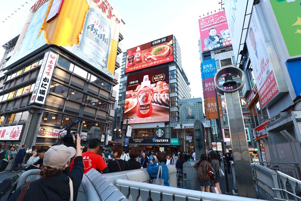 Chin-su chili sauce makes a grand appearance in the bustling culinary district of Dotonbori, Osaka. Photo: H. Van