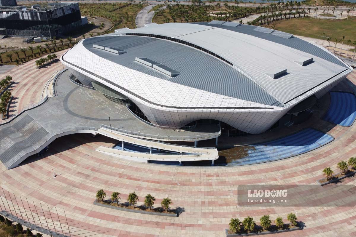 Quang Ninh province's 5,000-seat multi-purpose gymnasium has completed repairs to its exterior panels. Photo: Doan Hung