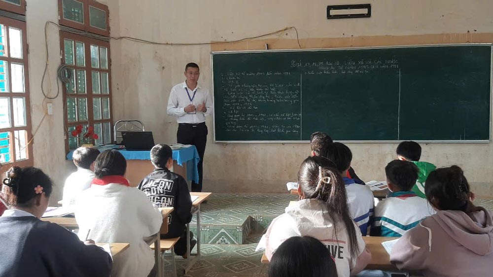 Mr. Ha Van Tuan - Chairman of the Grassroots Trade Union - Vice Principal of Pa Long Primary and Secondary School, Thuan Chau District, Son La Province. Photo: Provided by the character