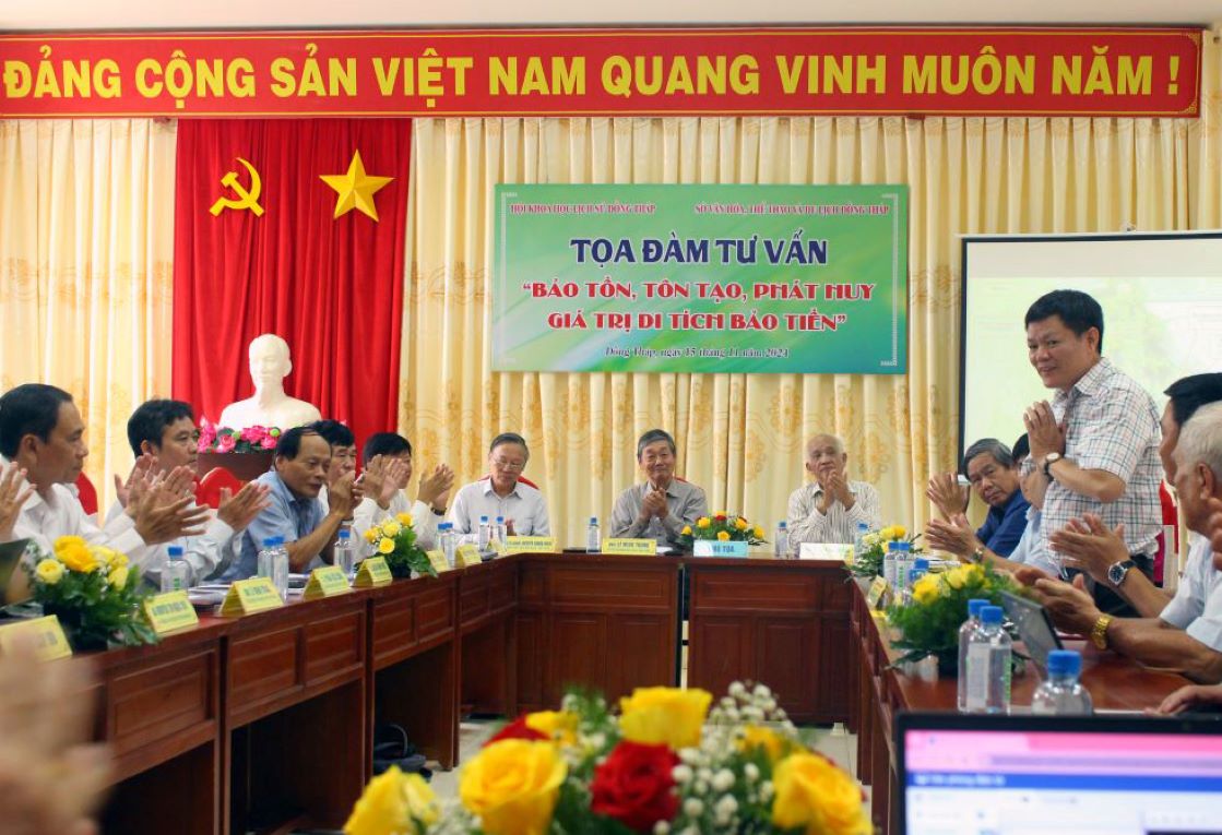 Tỉnh Đồng Tháp nhiều lần tổ chức tọa đàm, hội thảo  về di tích Bảo Tiền để làm rõ hơn các tồn nghi. Ảnh: Lâm Điền