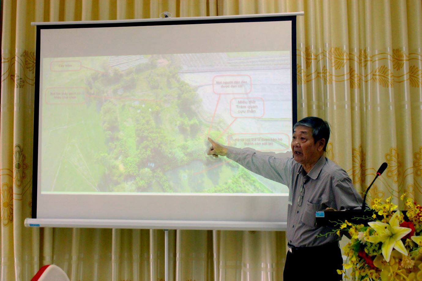 Ông Lê Minh Trung - Chủ tịch Hội Khoa học Lịch sử tỉnh Đồng Tháp cho rằng, nhiều khả năng Bảo Tiền là tòa thành kiểu Vauban thời Nguyễn duy nhất còn sót lại ở Nam Bộ. Ảnh: Lâm Điền