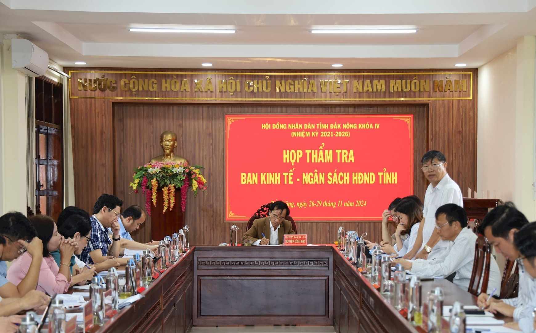 Ban Kinh te - Ngan sach HDND tinh Dak Nong da hop tham tra, danh gia ke hoach tang truong kinh te - xa hoi dia phuong. Anh: Nguyen Hien