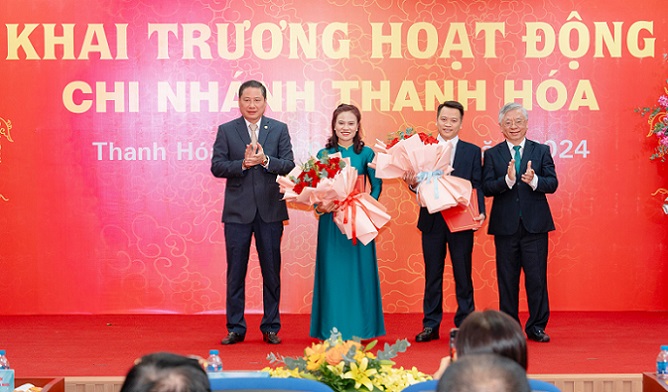 Cong bo quyet dinh thanh lap Chi nhanh va bo nhiem Ban Giam doc BIC Thanh Hoa.