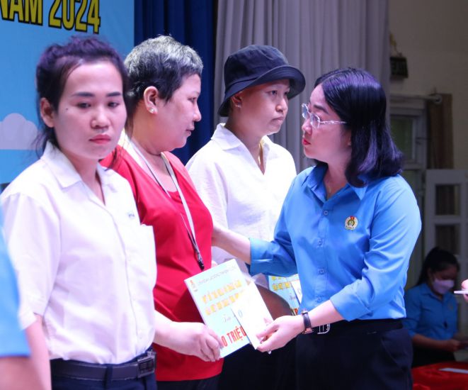 The union will organize many meaningful activities to take care of Tet for workers in Binh Duong. Photo: Dinh Trong