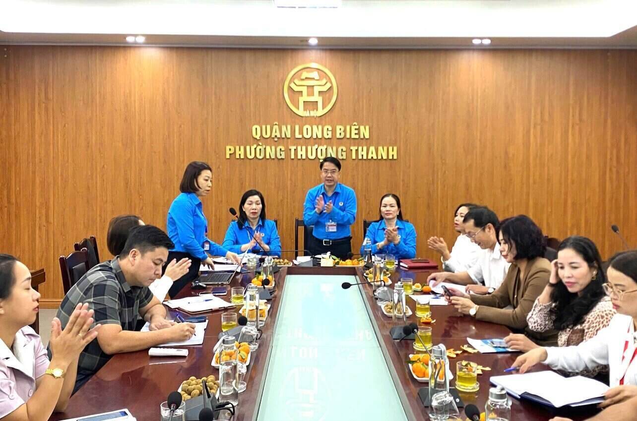 Mr. Nguyen Truong Giang - Chairman of Long Bien District Labor Union assessed that some ward unions have many creative models. Photo: Trade Union