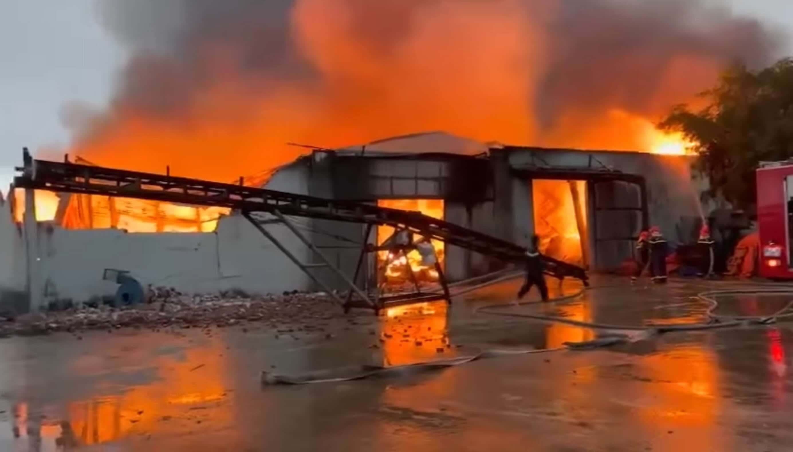 Big fire at a company in Thanh Trach commune. Photo cut from clip.