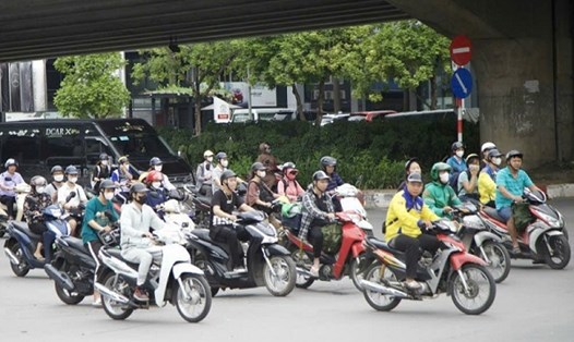 Khí thải xe máy chính thức áp dụng theo lộ trình mới. Ảnh: Xuyên Đông