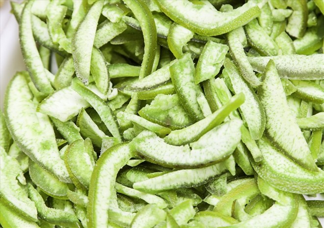 Drinking grapefruit peel water every day is a healthy habit that helps improve overall health from weight loss, protecting the heart to boosting immunity. Photo: Canva.