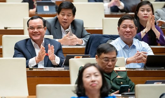 Chủ tịch Tổng Liên đoàn Lao động Việt Nam Nguyễn Đình Khang tại hội trường sau khi Quốc hội thông qua Luật Công đoàn (sửa đổi). Ảnh: Quốc hội