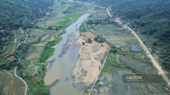 Hàng ngàn m3 đất lấn suối đe dọa cuộc sống người dân Lào Cai