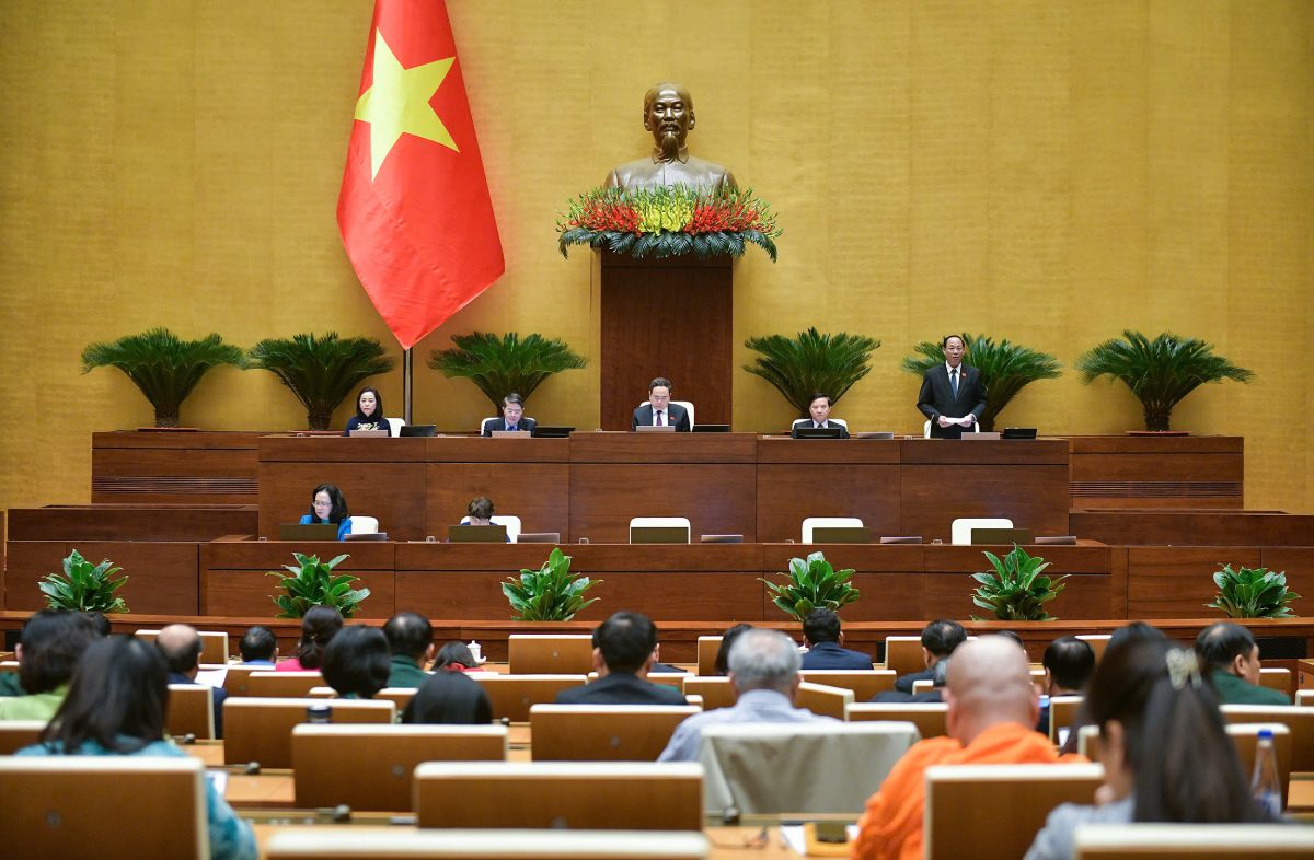 Presenting to the National Assembly the restart of the Ninh Thuan Nuclear Power Project at the afternoon session on November 27. Photo: Pham Dong