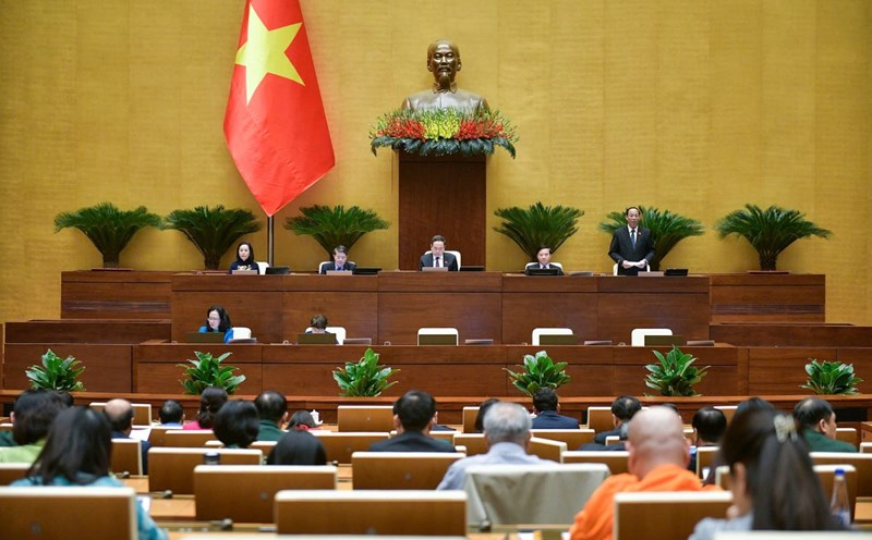 Presenting to the National Assembly the restart of the Ninh Thuan Nuclear Power Project at the afternoon session on November 27. Photo: Pham Dong