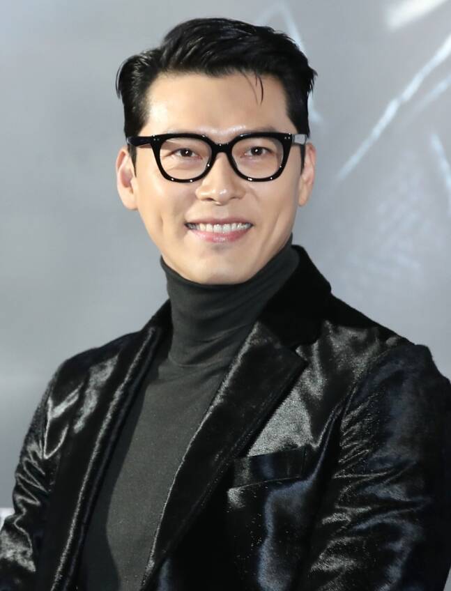 Hyun Bin được khen khi xuất hiện trẻ trung, bảnh bao. Ảnh: Naver