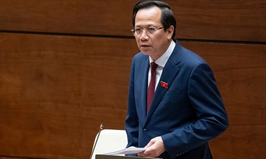 Bộ trưởng Bộ Lao động Thương binh và Xã hội Đào Ngọc Dung giải trình, làm rõ những vấn đề các đại biểu quan tâm trong dự thảo Luật Việc làm (sửa đổi). Ảnh: Quốc hội