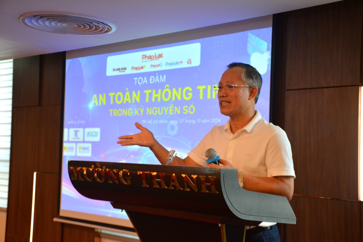 Lieutenant Colonel Le Thanh Hai - Deputy Head of Cyber ​​Security and High-Tech Crime Prevention Department of Ho Chi Minh City Police, pointed out many risks of fraud in cyberspace. Photo: Thu Thao