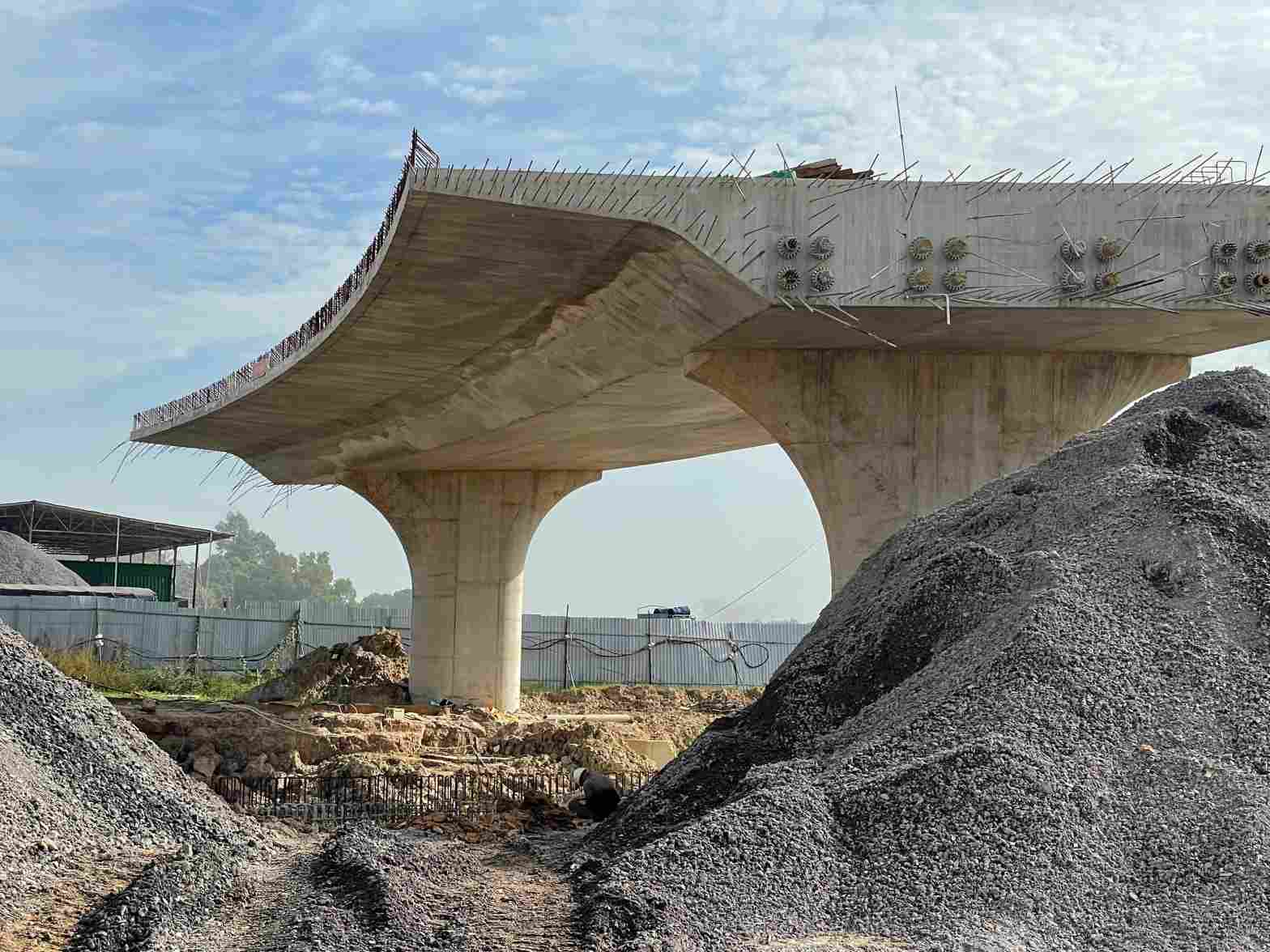 Construction site of Binh Chuan intersection of Ho Chi Minh City Ring Road 3 project through Binh Duong. Photo: Dinh Trong