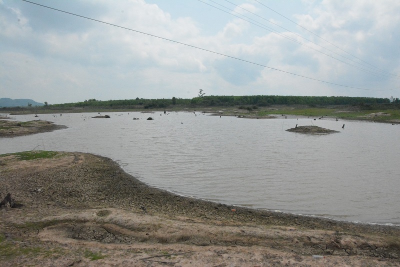 Many rivers and dams in Dak Lak have low water reserves, making it difficult to meet farmers' irrigation needs in the upcoming winter-spring crop. Photo: Bao Trung