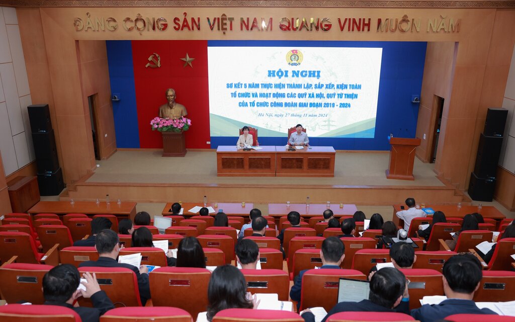 Overview of the conference to review 5 years of establishing, arranging, perfecting the organization and operation of Social Funds and Charity Funds of Trade Union organizations in the period of 2019-2024. Photo: Hai Nguyen.