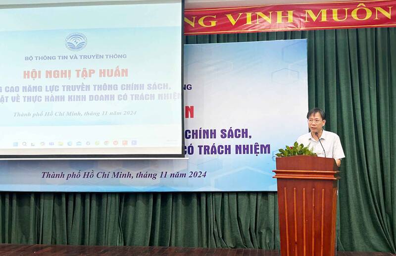 Training conference to improve capacity for communicating policies and laws on responsible business practices. Photo: Ha May