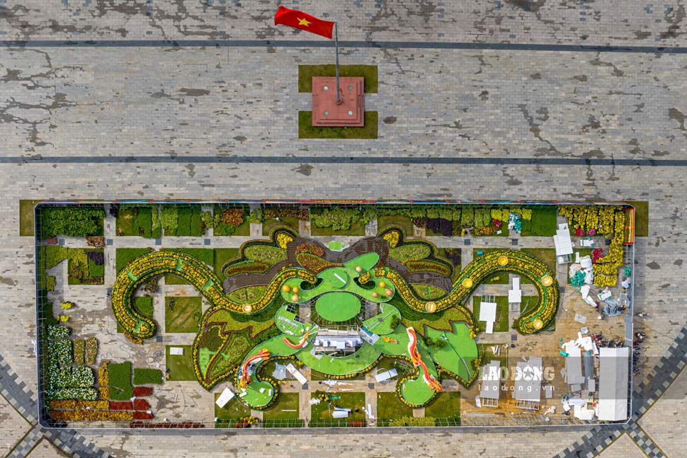 Construction site of the mascot cluster for the year of the Snake 2025 in Binh Dinh. Photo: Hoai Luan