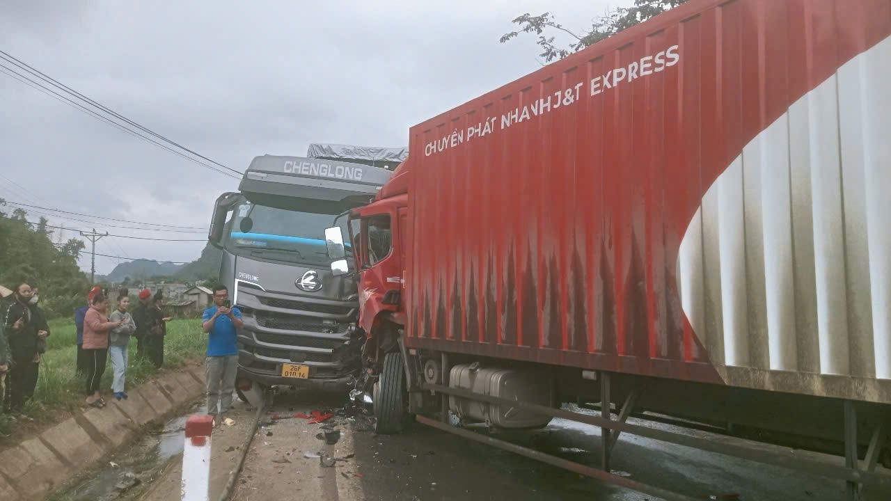 Traffic accident scene on Highway 6. Photo: Provided by local residents