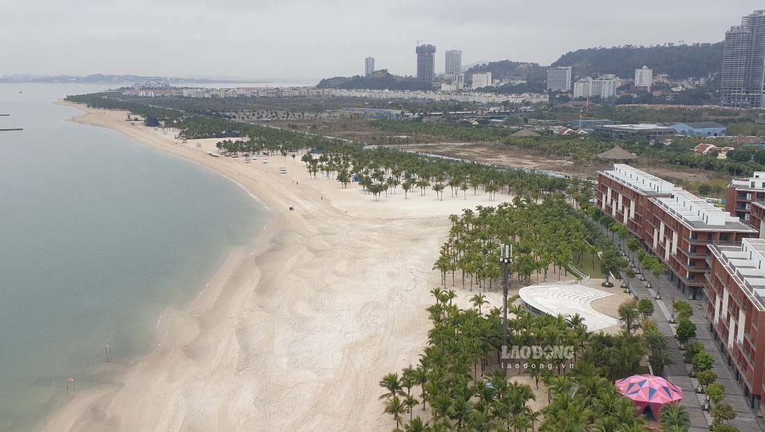Ha Long will build 3 public toilets along Bai Chay beach. Photo: Nguyen Hung