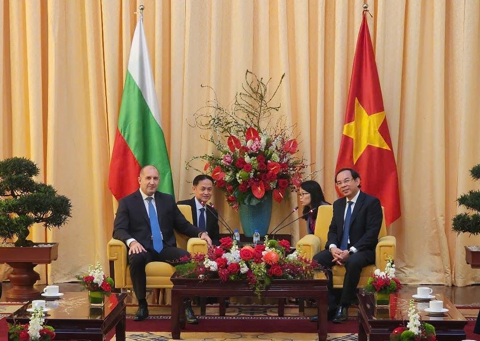 On November 27, Mr. Nguyen Van Nen - Politburo member, Secretary of the Ho Chi Minh City Party Committee met with President of the Republic of Bulgaria Rumen Radev. Photo: Thanh Chan