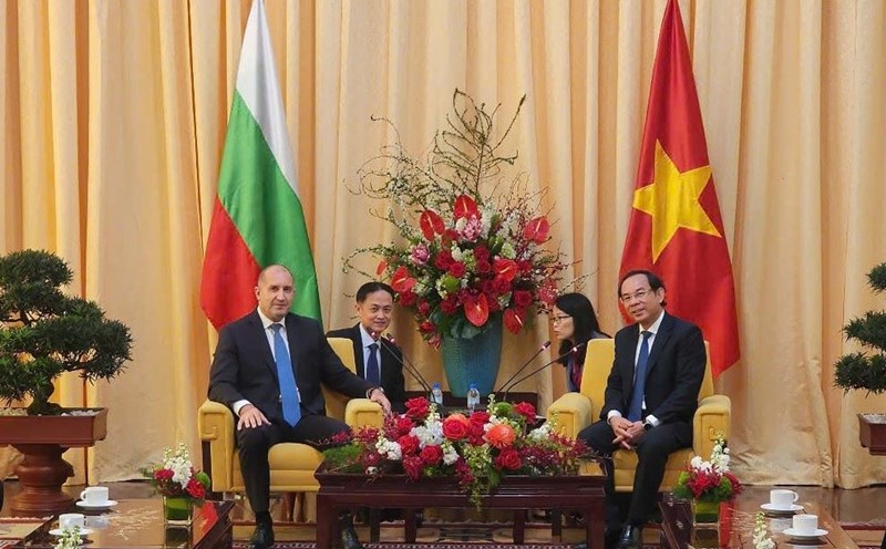 On November 27, Mr. Nguyen Van Nen - Politburo member, Secretary of the Ho Chi Minh City Party Committee met with President of the Republic of Bulgaria Rumen Radev. Photo: Thanh Chan