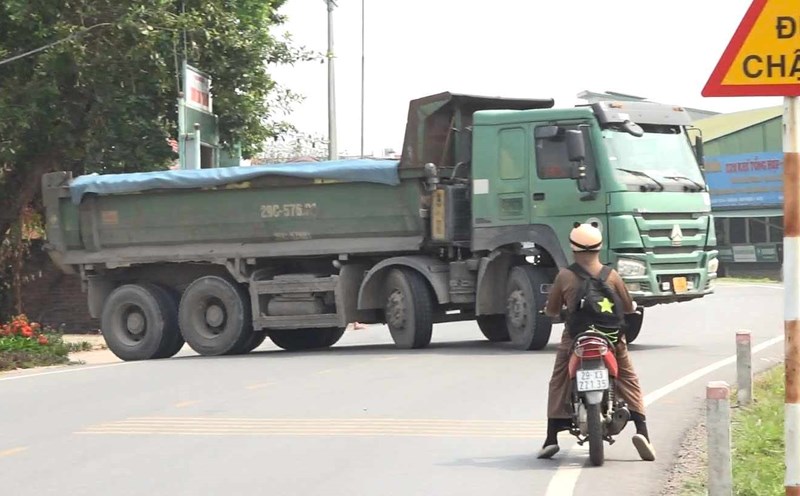 People need to pay attention to the maximum speed of motorbikes and cars regulated from January 1, 2025. Photo: Xuyen Dong