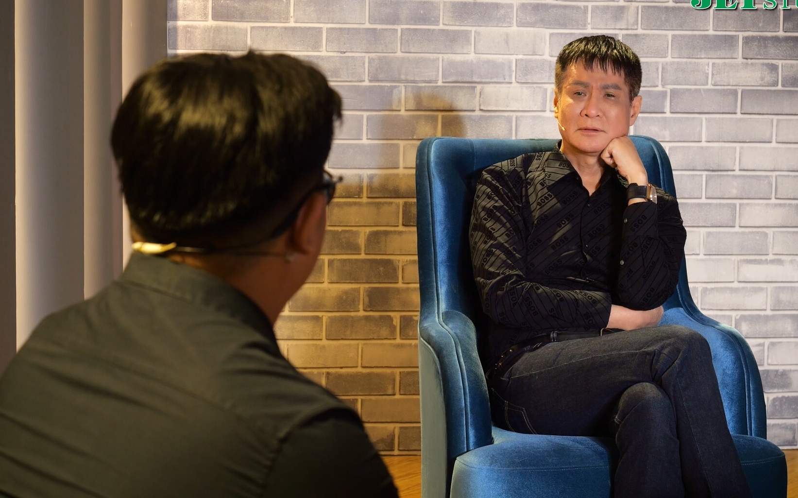 Mr. H confided in Le Hoang at "The Third Person". Photo: Producer.