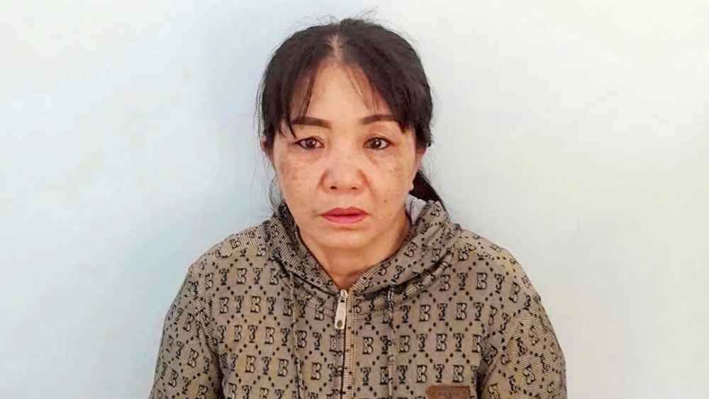 Bà Phượng khai nhận đã dùng nước sôi tạt vào bé gái. Ảnh: Công an Hà Tiên