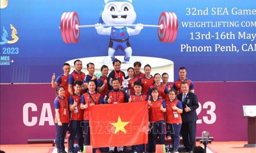 Đội tuyển cử tạ Việt Nam tại SEA Games 32. Ảnh: TTXVN