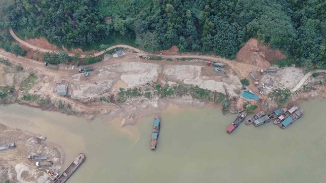 Nhập nhèm khai thác cát sông Chảy