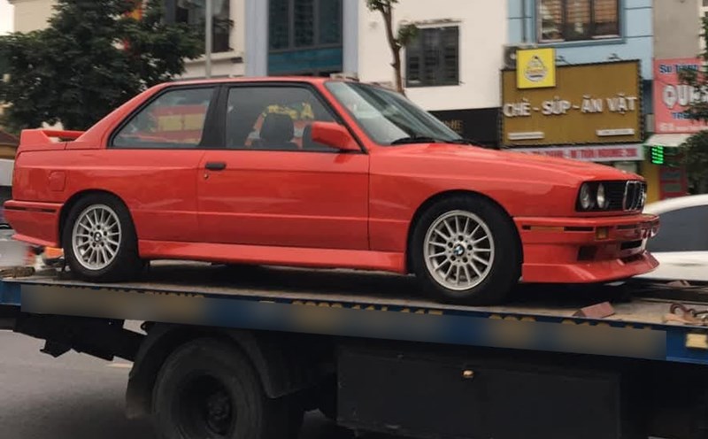 The BMW E30 with the appearance of the M3 version has attracted attention in the car enthusiast community in Vietnam. Photo: Hai Pham