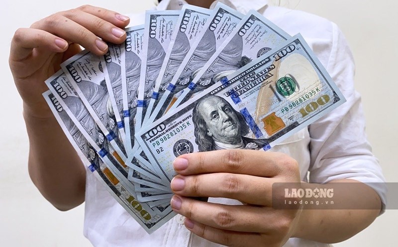 USD exchange rates of Agribank, BIDV, Vietcombank, VietinBank November 28. Photo: Tra My.