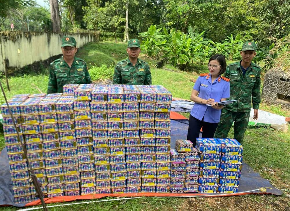 Số lượng pháo nổ vừa được cơ quan chức năng thu giữ. Ảnh: Biên phòng cung cấp 