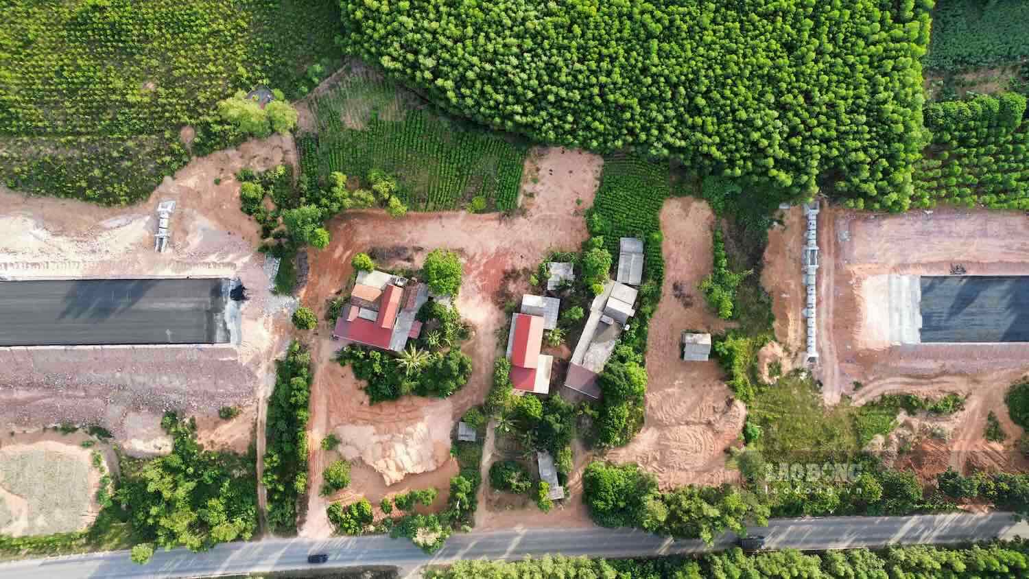 105m of residential area in Le Thuy has not yet been handed over for the North-South expressway. Photo: Cong Sang