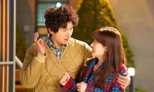 Lee Yi Kyung tiếp tục đảm nhận tuyến hài trong phim. Ảnh: Nhà sản xuất