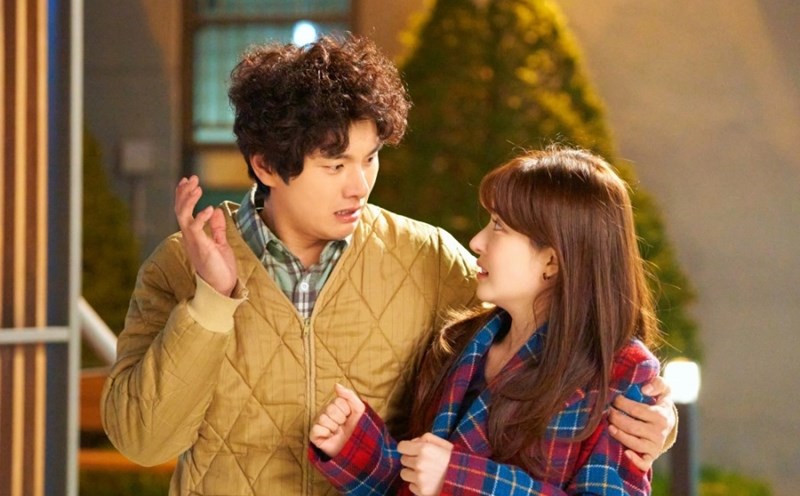 Lee Yi Kyung continues to take on the comedy role in the film. Photo: Producer