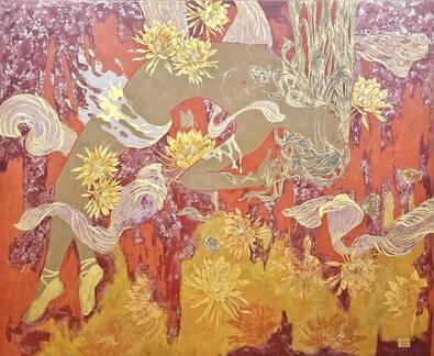 The work “Flowers Blooming at Night” by Nguyen Van Thuat at the exhibition brings a space filled with juggling flowers and leaves and dancing girls dancing and flying. Photo: Hoang Bang