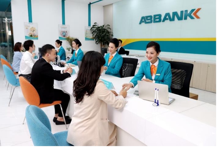 ABBANK la mot ngan hang TMCP co be day lich su 31 nam va mang luoi hoat dong 165 chi nhanh tren toan quoc. Anh: ABBANK