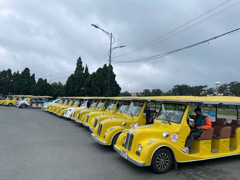 Da Lat City is constantly improving the quality of transportation services to develop tourism. Photo: Dinh Quang