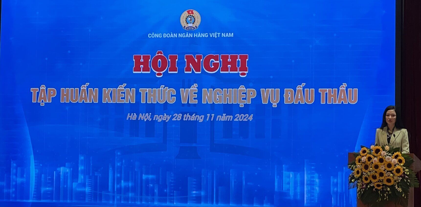 The training conference on bidding knowledge organized by the Vietnam Banking Trade Union took place on November 28. Photo: Kieu Vu